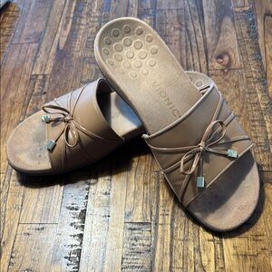 Vionic Women's Tan Bella Slide Sandals